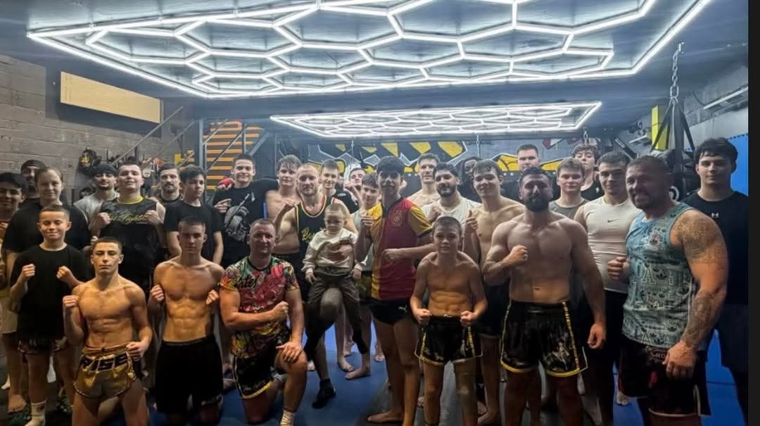 Full Thai Fighters London training squad after a Muay Thai session with Darius